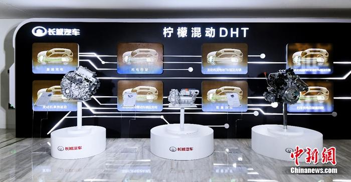 “柠檬混动DHT”主要零部件及运行模式示意图