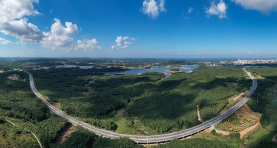 儋白高速通车助力海南“县县通高速”